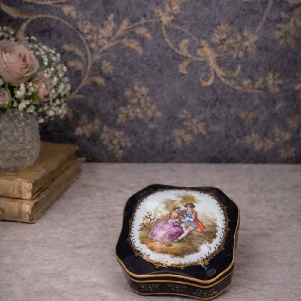 Limoges Castel Cobalt Blue 22K Gold Courting Couple Trinket Box